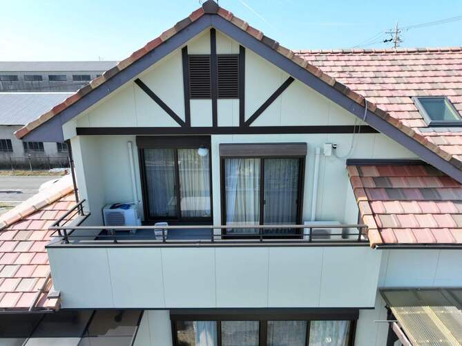 「ケイミュー・光セラシックイフラット」多気郡明和町N様　天窓取り付け・外壁張替・外壁塗装工事・1年アフター点検