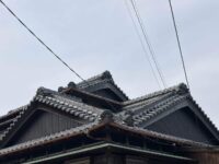 『外壁カバー工法・ガルバリウム鋼板・角波』津市白塚町　A様